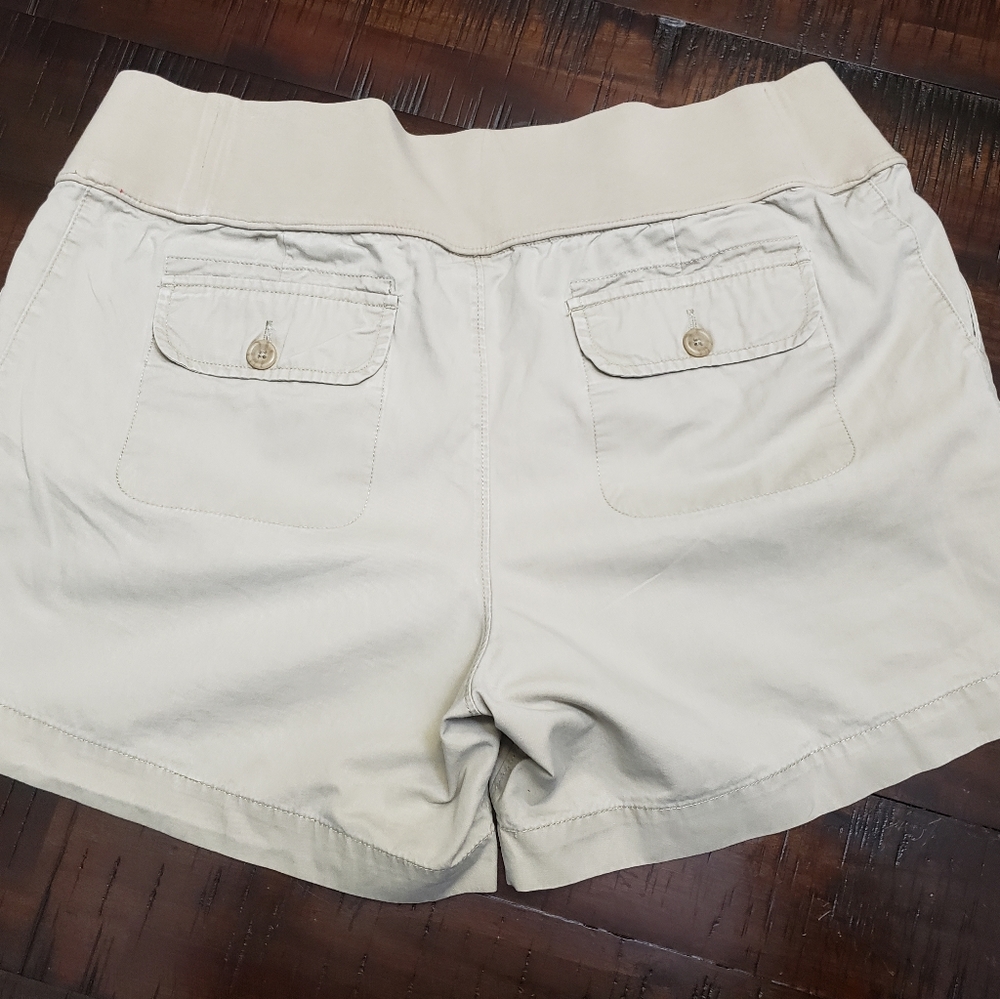 Liz Lange Maternity Shorts - Picture 2 of 3